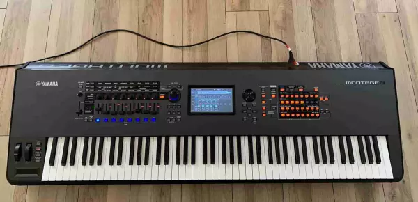 Yamaha Montage 8 , Roland FANTOM-8, Korg Kronos2
