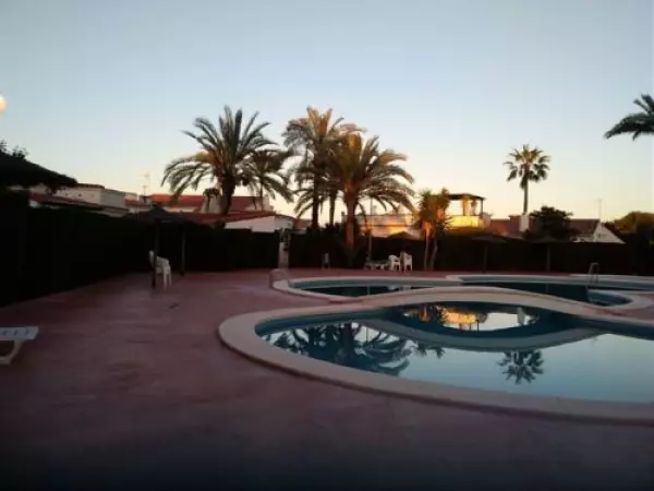 VENDO BUNGALOW ADOSADO CON JARDÍN PRIVADO
