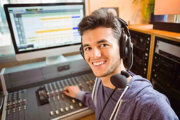 INGENIERO TÉCNICO DE SONIDO SE PRECISA.
