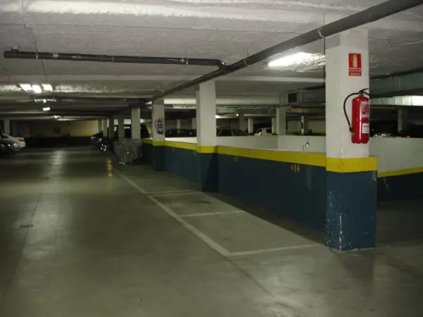 Canillas, de 1 a 4 plazas para moto. Alquilo-vendo. Ocasión