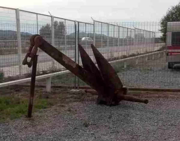 ANCLA DE BARCO DE 1.500 KG.
