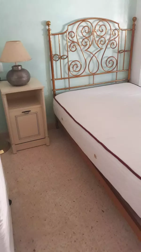 Se alquila habitación