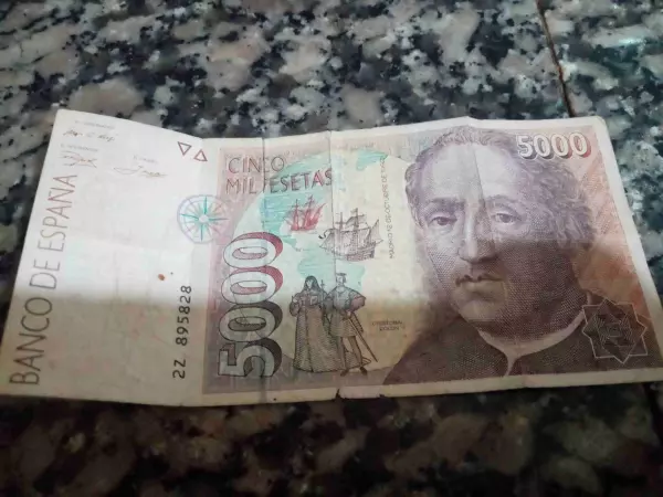 Venta  de billete de 5000 pestas