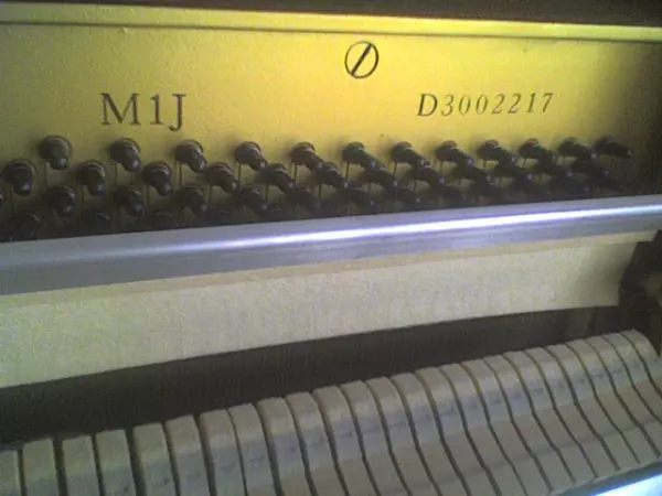 vendo Piano vertical YAMAHA M1J