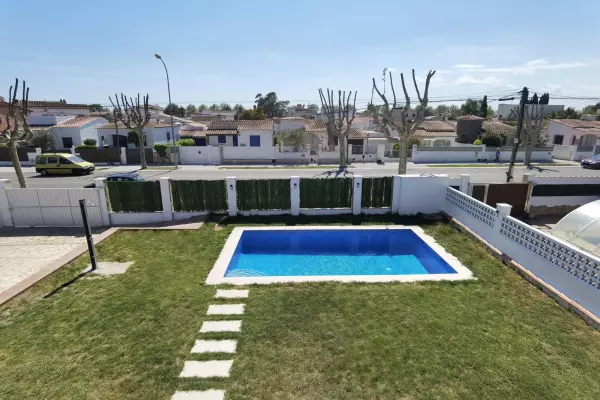 Apartamento con 2 dormitorios, terraza, piscina comunit. y P