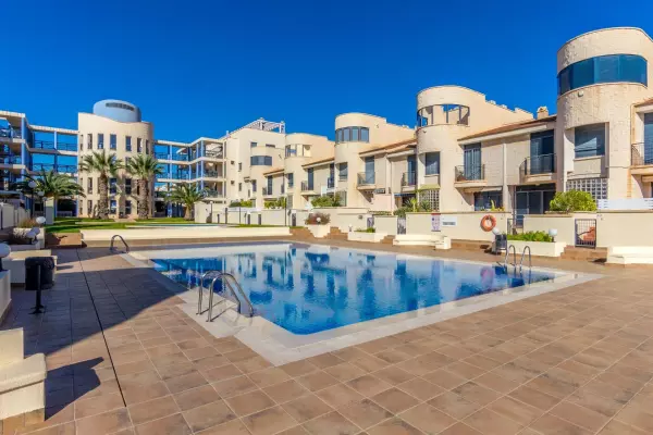 APARTAMENTO DE 4 HABITACIONES 2 BAÑO Y 1 ASEO EN ORIHUELA COSTA ( CABO ROIG )