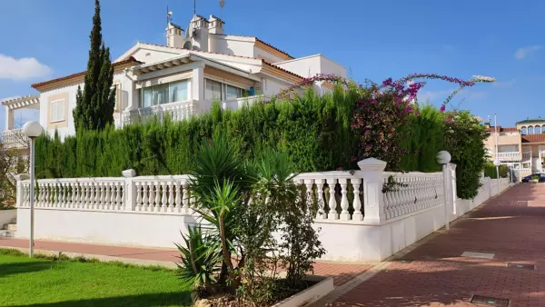 CLATE ADOSADO DE 3 HABITACIONES 2 BAÑOS EN LA ZENIA MAR III EN ORIHUELA COSTA (TORREVIEJA)