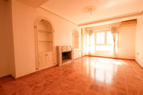 APARTAMENTO DE 5 DORMIORIOS 2 BAÑOS EN CENTRO DE TORREVIEJA (ALICANTE)