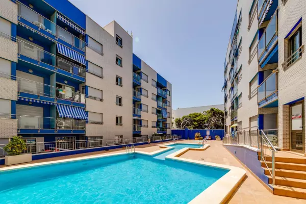 SE VENDE ESTUDIO EN PRIMERA LINEA DE LA PLAYA EN TORREVIEJA (ALICANTE)
