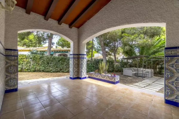 CHALET DE 3 HABITACIONES 2 BAÑOS EN PUNTA PRIMA A 300 METROS DEL MAR  ( ORIHUELA COSTA) ALICANTE