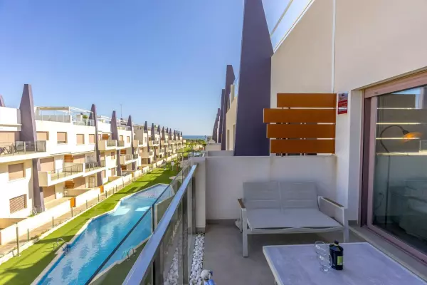 ATICO EN MIL PALMERAS ( ORIHUELA COSTA) CON VISTAS AL MAR DE 3 HABITACIONES 2 BAÑOS