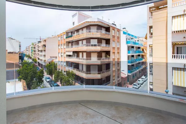 APARTAMENTO DE 2 HABITACIONES A 200 METROS DEL MAR, CON PICINA COMUNITARIA - ZONA TORREVIEJA -