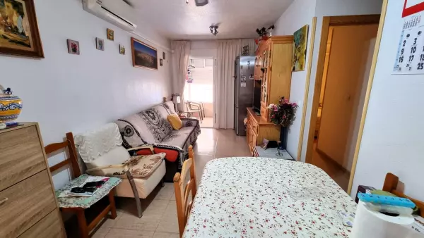 APARTAMENTO DE 2 HABITACIONES CON GARAJE EN CENTRO DE TORREVIEJA (ALICANTE)