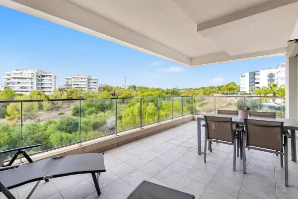 APARTAMENTO EN ORIHUELA COSTA  (GREEN HILLS)  GARAJE+TRASTERO. 2 DORM.2 BAÑOS. PISCINA. GYM.