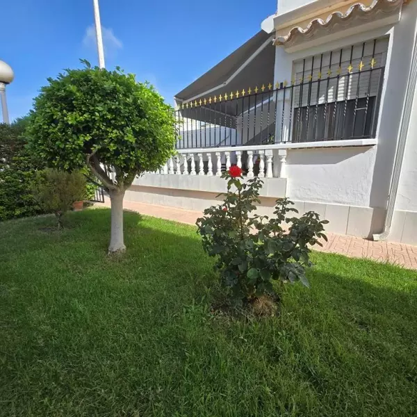 BUNGALOW PLANTA BAJA, 3 HABITACIONES, A 500 METROS DE LA PLAYA DE LA MATA EN TORREVIEJA