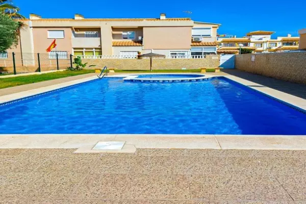 ADOSADO EN TORREVIEJA 2 HABITACIONES 1 BAÑO