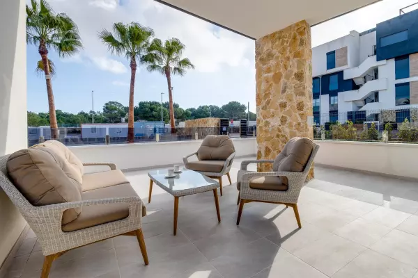 APARTAMENTO DE 2 HABITACIONES 2 BAÑOS EN URBANIZACION CON PISCINA COMUNITARIA
