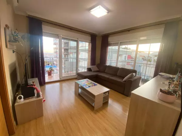 Apartamento  de 3 habitaciones 1 baño Con Vistas al Puerto Deportivo de Torrevieja (Alicante)