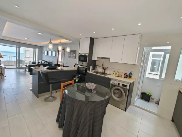 Se vende fantástico piso en primera línea con vistas al mar en la Playa del Cura Torrevieja