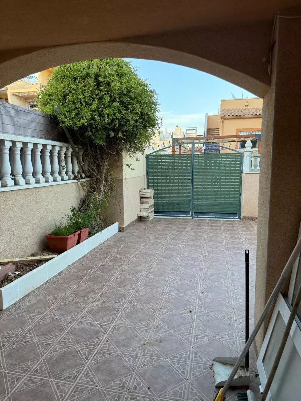 ADOSADO EN PUNTA PRIMA CON VISTAS AL MAR. 3 HABITACIONES. 2 BAÑOS. ( ORIHUELA COSTA )