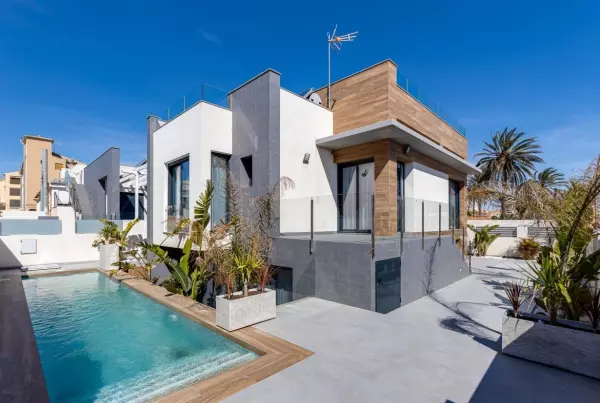 VILLA CON VISTAS AL MAR EN TORREVIEJA ( LA MATA )