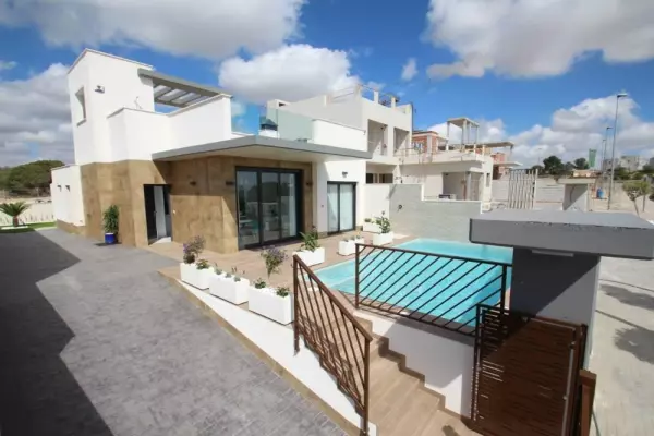 OBRA NUEVA EN ORUHUELA COSTA. 3 DORM. 2 BAÑOS. PISCINA PRIVADA. PLAYA A 350 METROS.