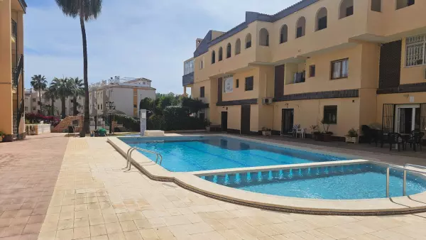 Encantador Apartamento Amueblado de 2 Habitaciones en Punta Prima