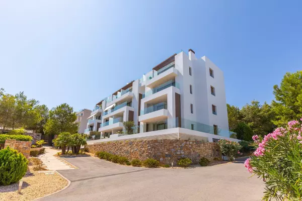 ATICO CON SOLARIUM PRIVADO. 2 DORM. 2BAÑOS. LAS COLINAS EN ORIHUELA COSTA (ALICANTE)