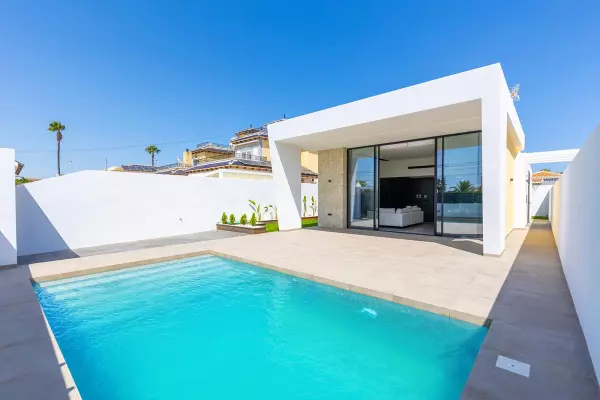 VILLA DE NUEVA CONSTRUCION EN TORREVIEJA (TORRETA FLORIDA)