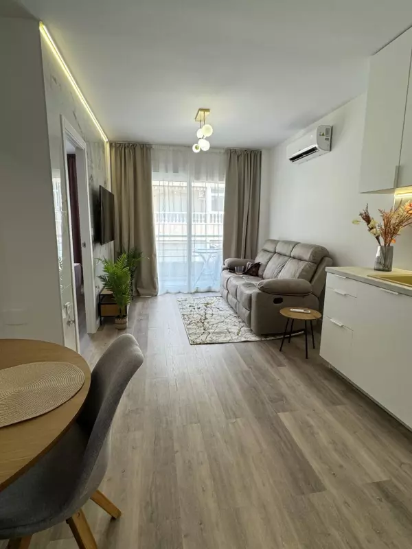 APARTAMENTO HECHO A OBRA NUEVA! TOTALMENTE REFORMADO. 2 DORM. 1 BAÑO. PLAYA DEL CURA A 500 METROS.
