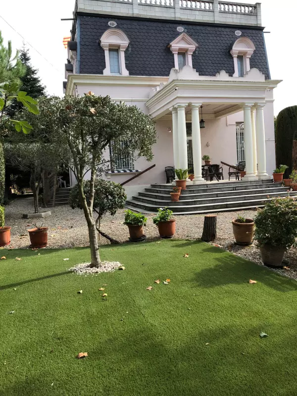 Palacete en montmelo 900 metros y 190 útiles 1200.000 Eur