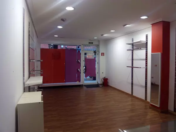 Vendo local, 49m2, buena situación, totalmente instalado,
