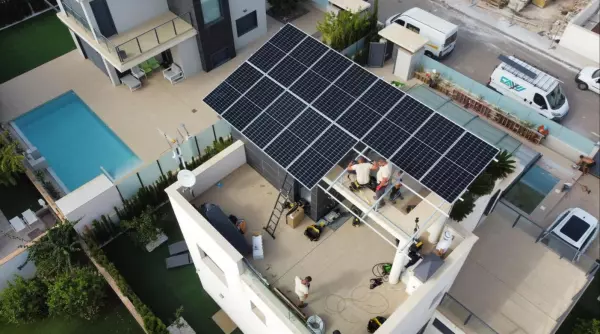 Instalación Solar 6kW Monofásico para Techo Inclinado | Batería 10?kWh | España