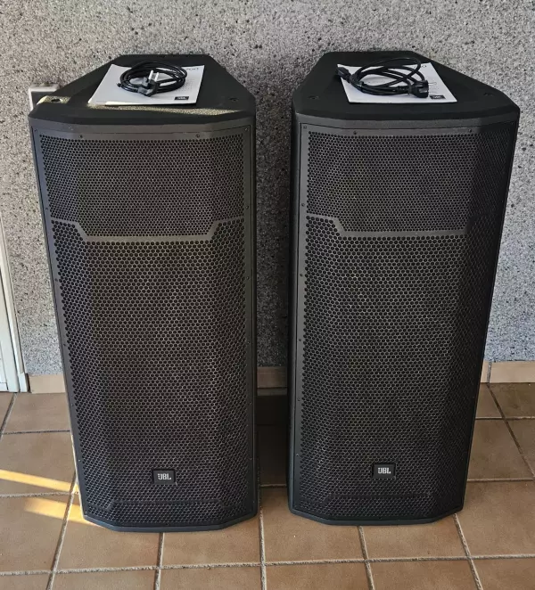 JBL PRX725 3000 watios de sonido RMS.