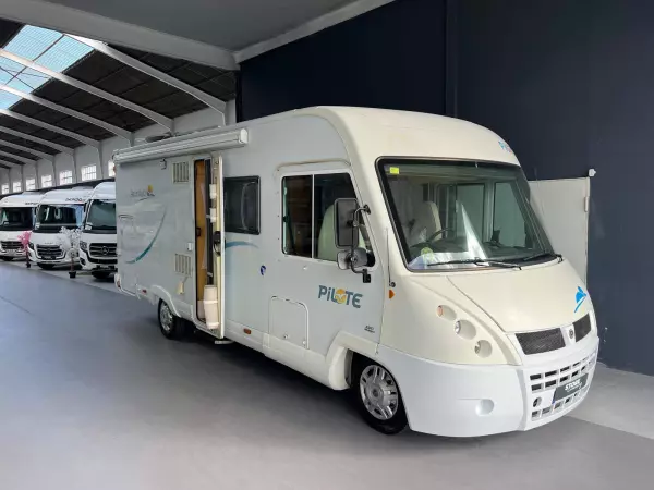 autocaravana integral PILOTE modelo G 710