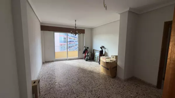 AMPLIA VIVIENDA EN ZONA ESTACIÓN RENFE – ALICANTE