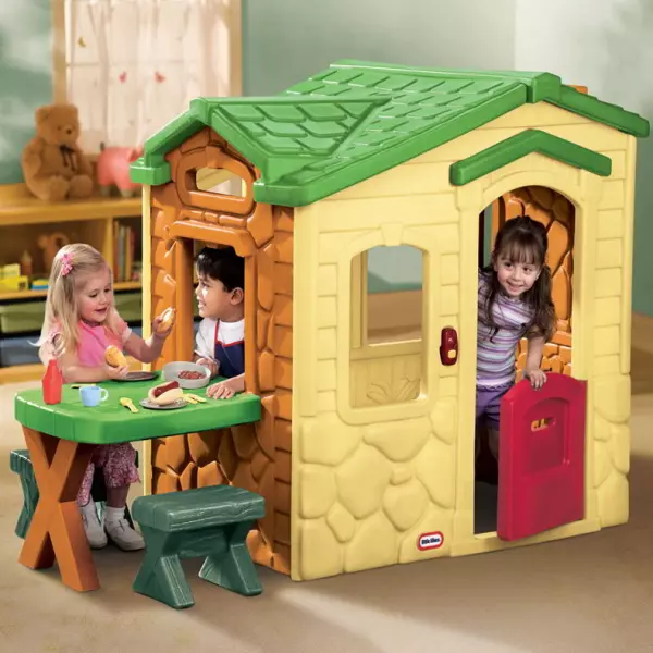 Casa Picnic en el patio CASITA INFANTIL