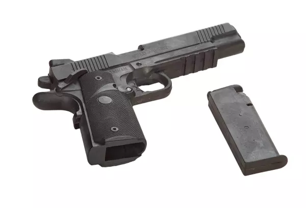 PISTOLA DE GOMA CON CARGADOR PARA ENTRENAMIENTO