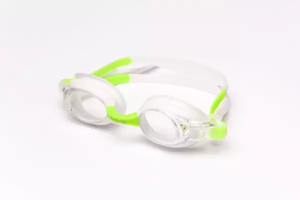 "Gafa Nessy Pro Monobloc infantil.   Color: Transparente (lentes)-blanco-verde flúor."