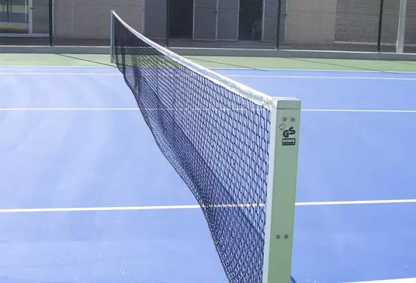 Postes tenis y pádel aluminio. Sección cuadrada