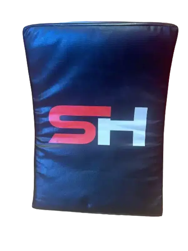 ESCUDO CURVO STRONGEST HERO  67 x 45 x 15 cm