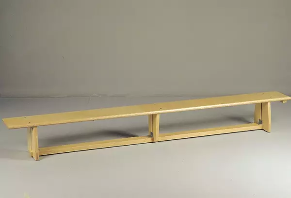 Banco sueco pino con patas de madera