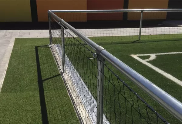 Barandilla perimetral campo de fútbol