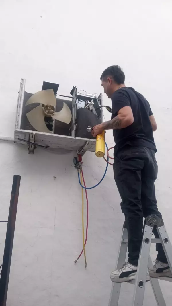 Instalación y reparación de Aires Acondicionados