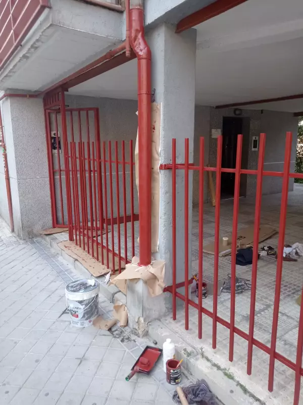 Manitas, pintor, empapelador