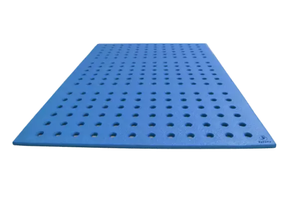 TAPIZ BEBÉ CON ORIFICIOS TERMOCONFORMADO GRANDE. 150X100X2 CM. FLG-E.