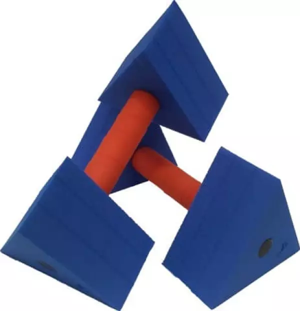 ALTER-GYM TRIANGULAR LEISIS. FABRICADO CON FLG-E.