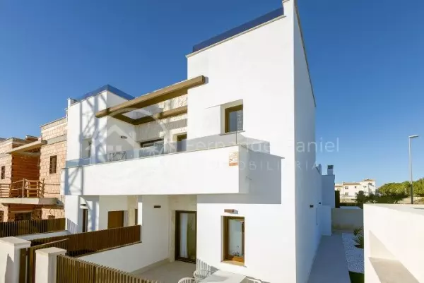 Casa tipo dúplex con 3 dormitorios en Vistabella