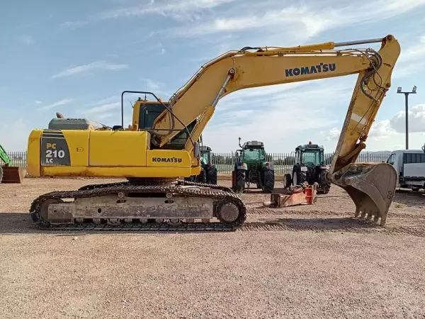 EXCAVADORA DE CADENAS KOMATSU PC 210 LC-8.