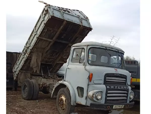 CAMION VOLQUETE CLASICO LEYLAND CH13.
